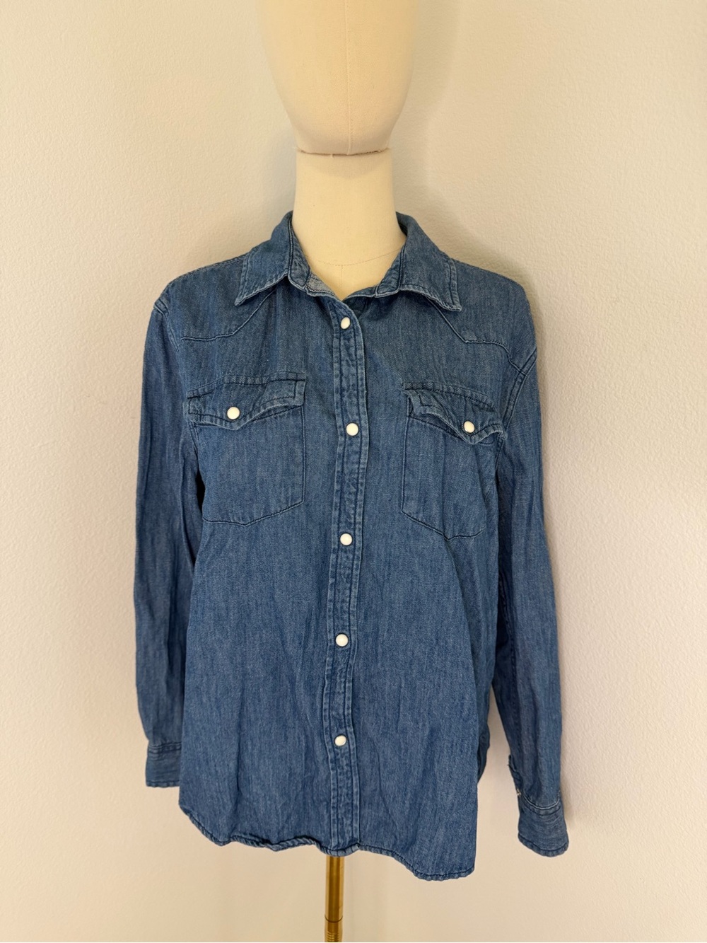 LOLA RIVER Medium Denim Button Down Shirt 100%‎ Cotton Size Medium
